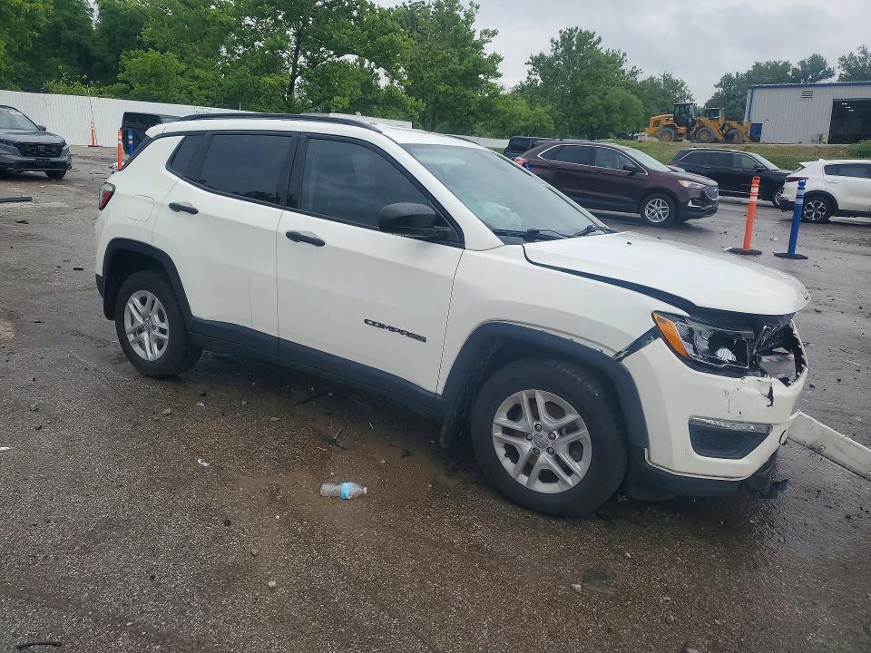58832256 :رقم المزاد ، 3C4NJCAB3JT208236 vin ، 2018 Jeep Compass مزاد بيع