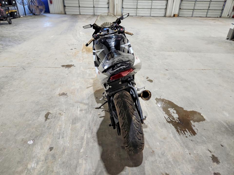 57518856 :رقم المزاد ، JS1GN7CA152107884 vin ، 2005 Suzuki Gsx-r600 مزاد بيع