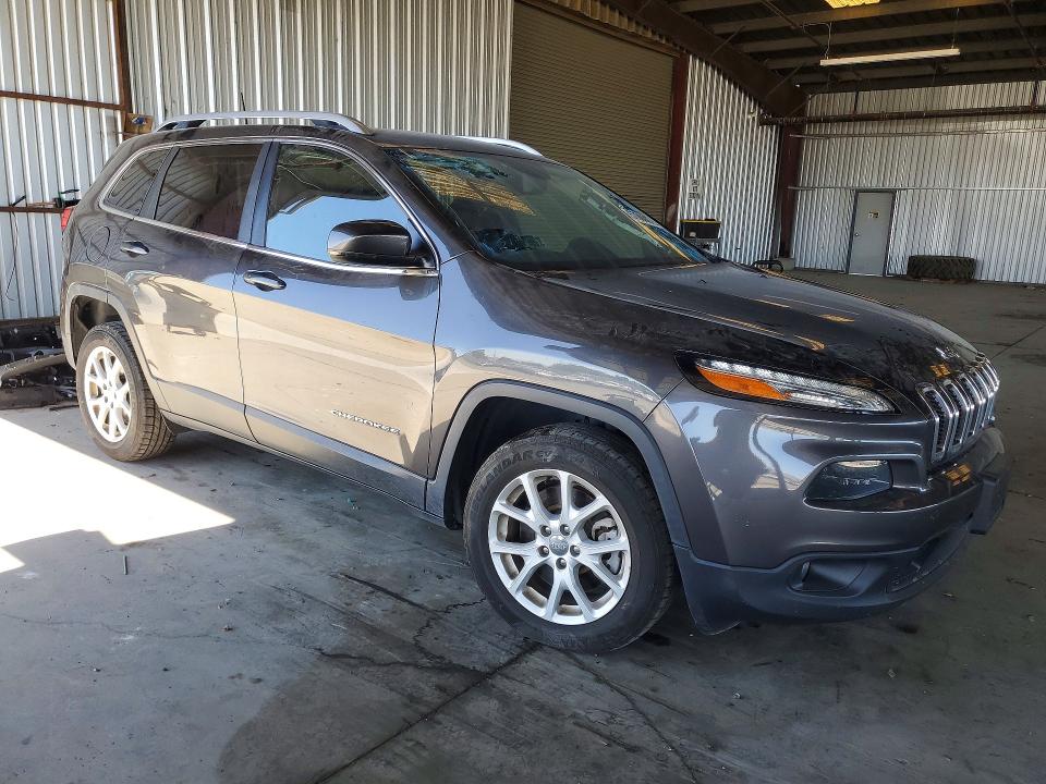 57060876 :رقم المزاد ، 1C4PJLCB9HW640985 vin ، 2017 Jeep Cherokee مزاد بيع