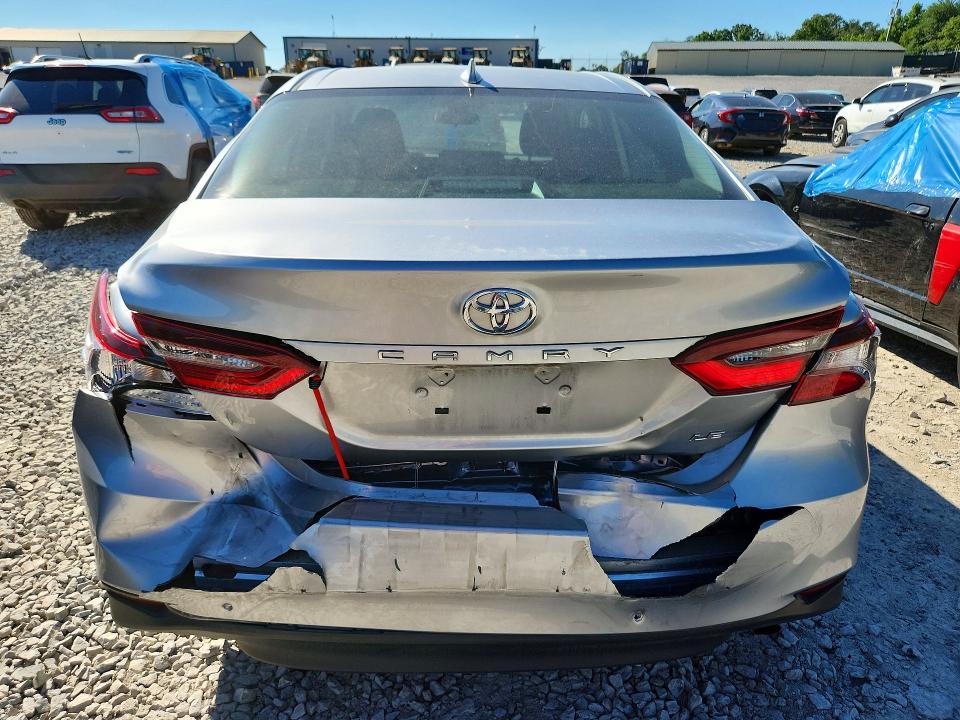 54461906 :رقم المزاد ، 4T1C11AK7NU676229 vin ، 2022 Toyota Camry مزاد بيع