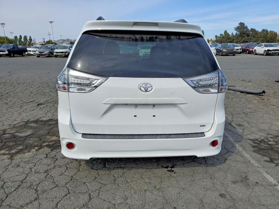 2016 Toyota Sienna მანქანა იყიდება აუქციონზე, vin: 5TDXK3DCXGS764461, აუქციონის ნომერი: 59131026
