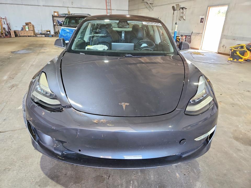 58525426 :رقم المزاد ، 5YJ3E1EA6JF005115 vin ، 2018 Tesla Model 3 مزاد بيع