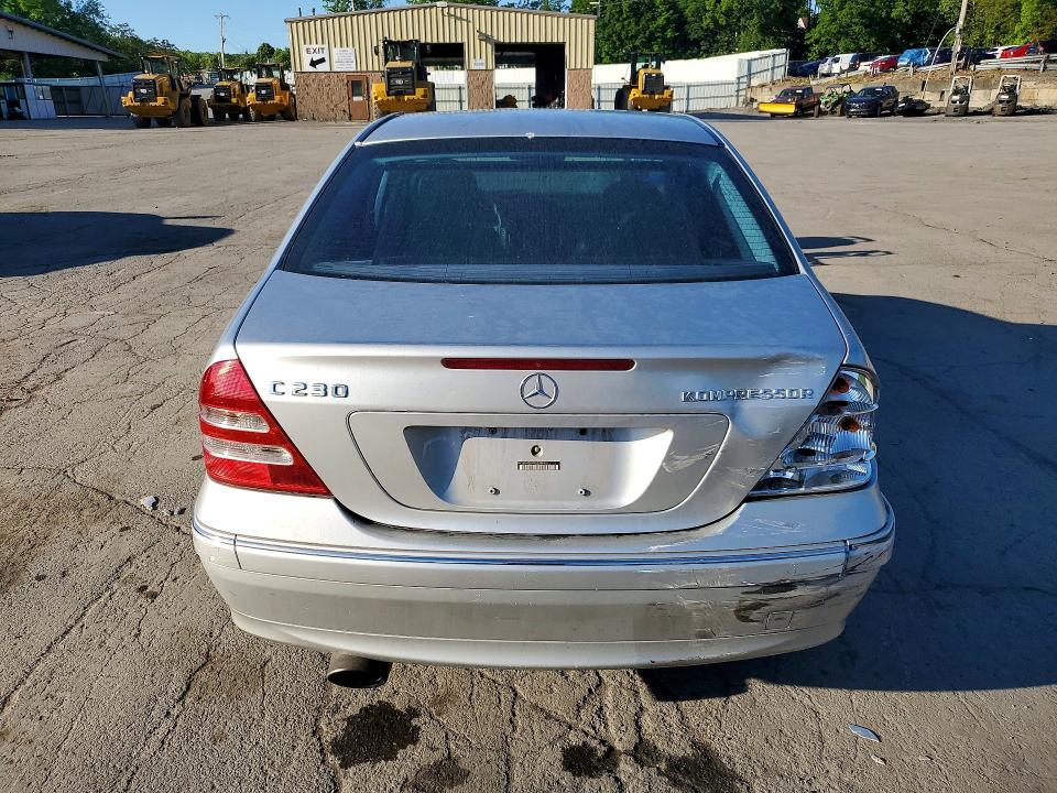 2004 Mercedes-benz C მანქანა იყიდება აუქციონზე, vin: WDBRF40J74F523961, აუქციონის ნომერი: 55415616