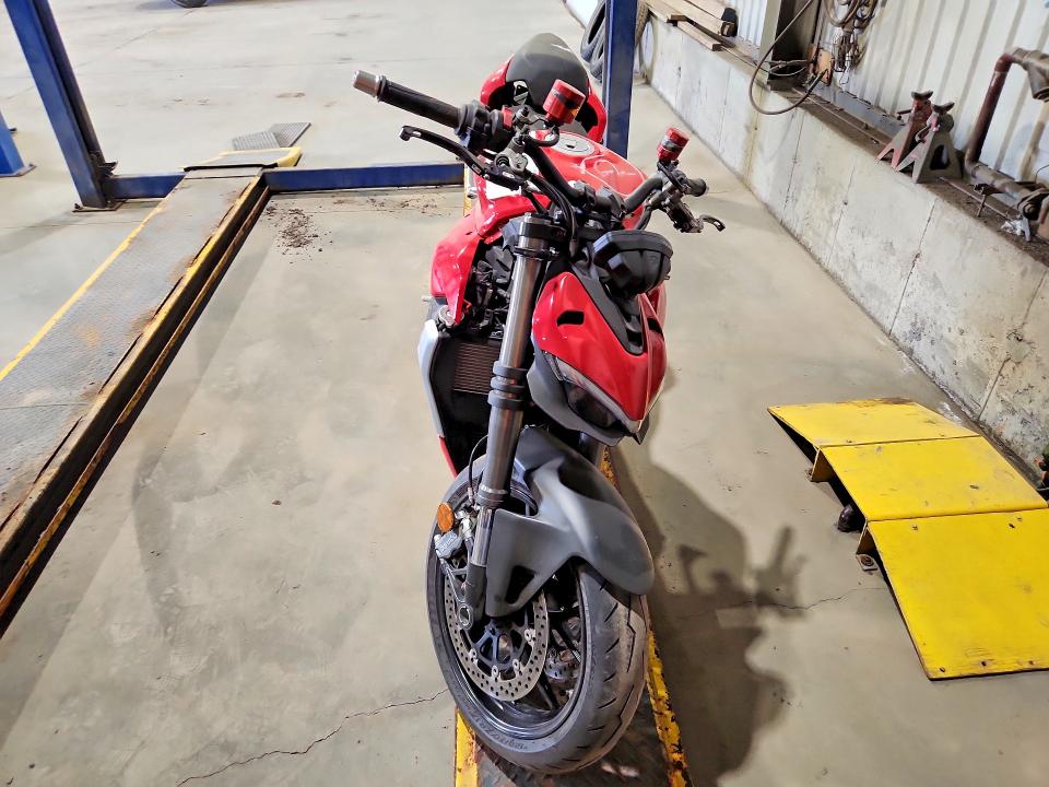 Продаж на аукціоні авто 2022 Ducati Streetfighter, vin: ZDMFAKYW2NB002814, номер лоту: 62741316