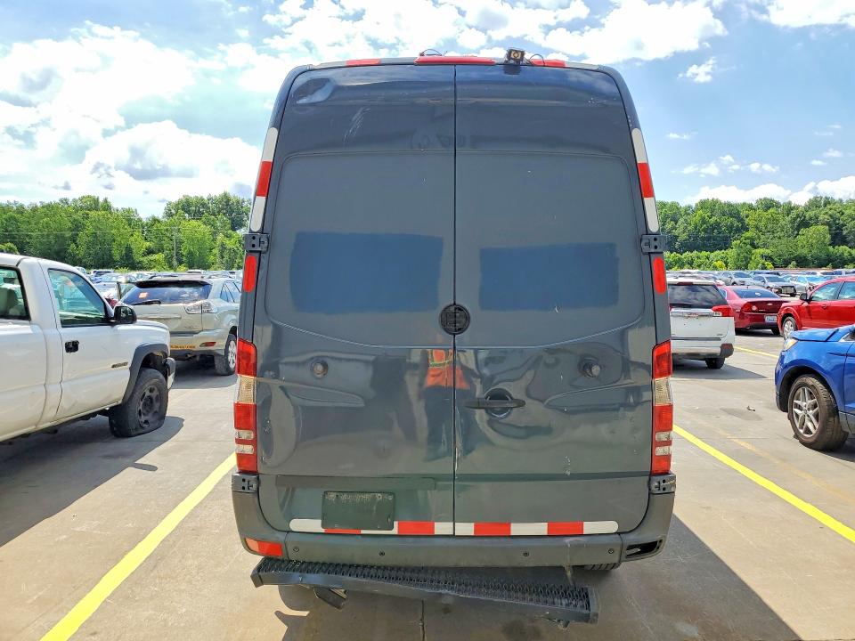 57647606 :رقم المزاد ، WD3PE7CD2JP623436 vin ، 2018 Mercedes-benz Sprinter مزاد بيع