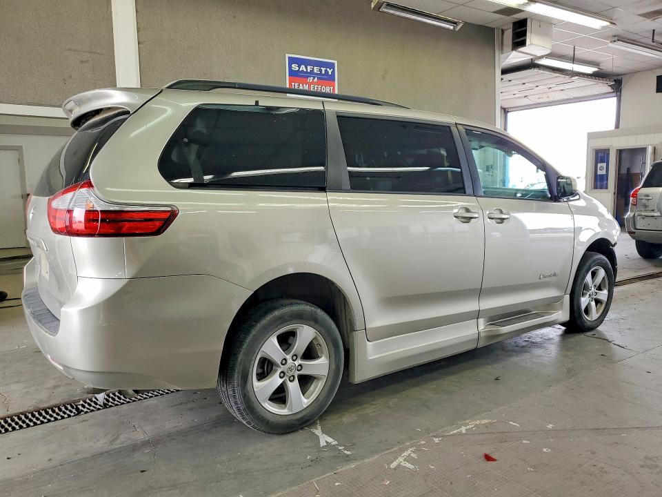 Продажа на аукционе авто 2015 Toyota Sienna, vin: 5TDKK3DC8FS627771, номер лота: 55572736