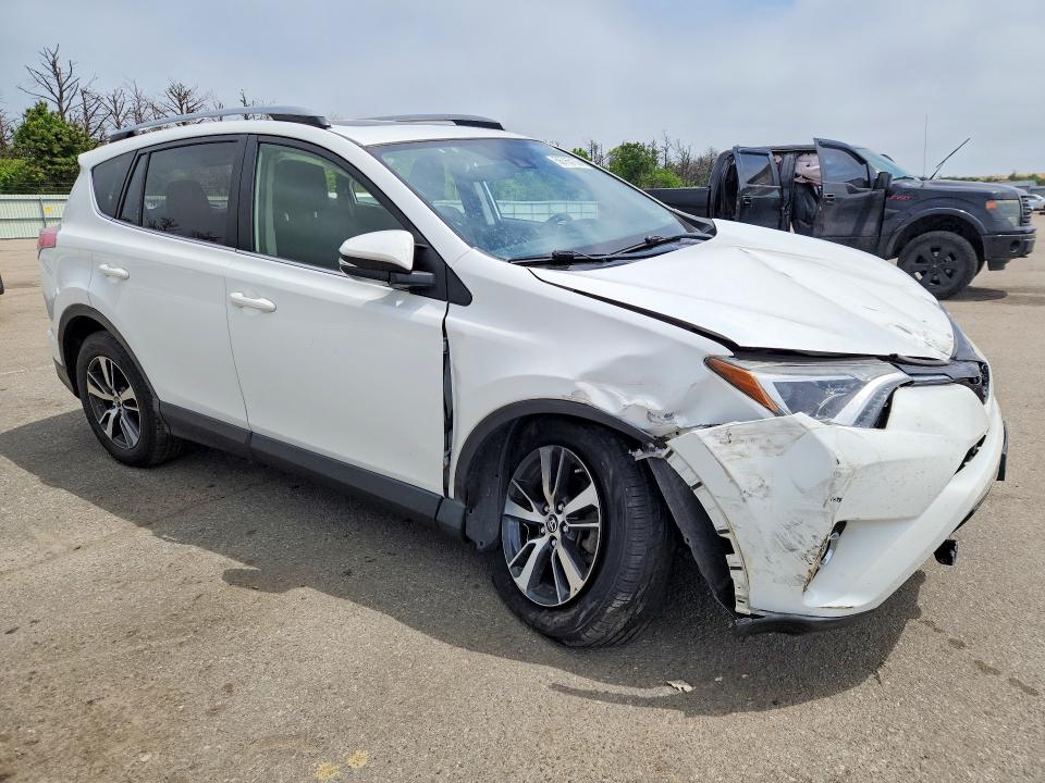 56765136 :رقم المزاد ، JTMRFREV7HJ106627 vin ، 2017 Toyota Rav4 مزاد بيع