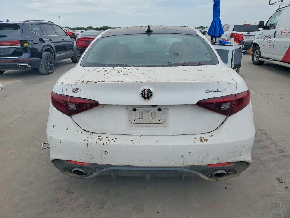 58334596 :رقم المزاد ، ZARFAECN2H7552183 vin ، 2017 Alfa Romeo Giulia مزاد بيع
