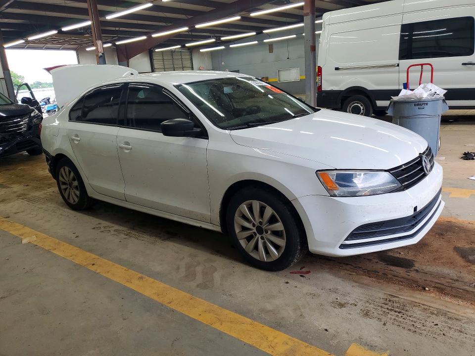 55776136 :رقم المزاد ، 3VWLA7AJXFM341161 vin ، 2015 Volkswagen Jetta مزاد بيع