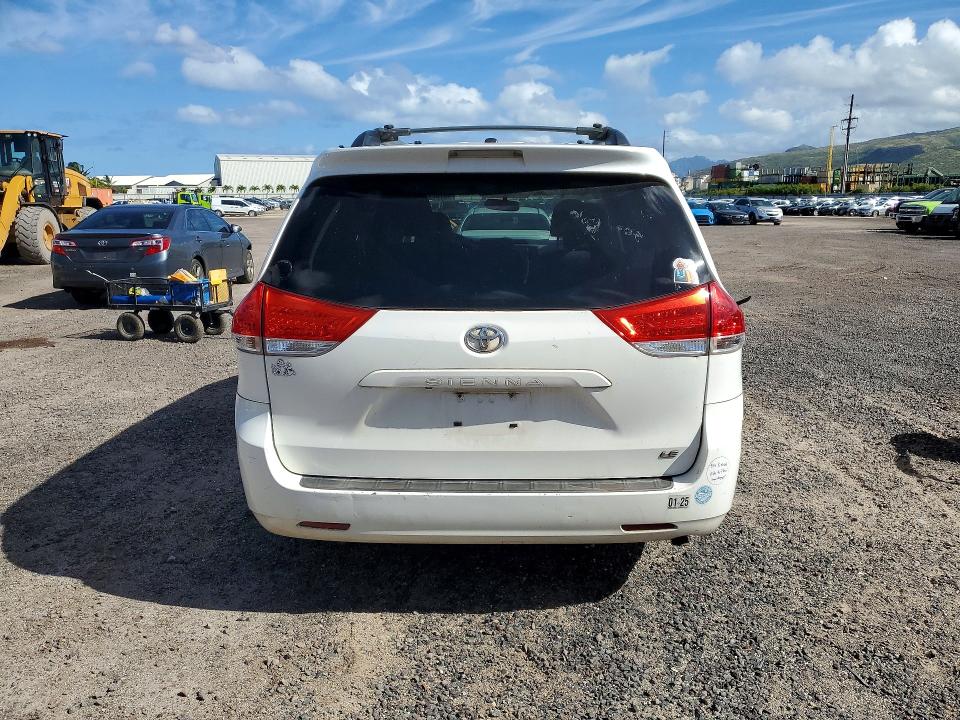 58797136 :رقم المزاد ، 5TDKK3DC1BS119801 vin ، 2011 Toyota Sienna مزاد بيع