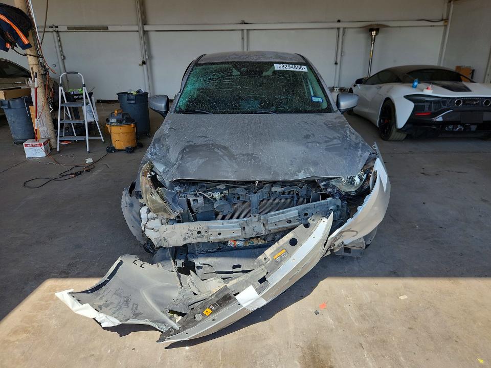 59294856 :رقم المزاد ، 3MYDLBYV0JY306404 vin ، 2018 Toyota Yaris Ia مزاد بيع