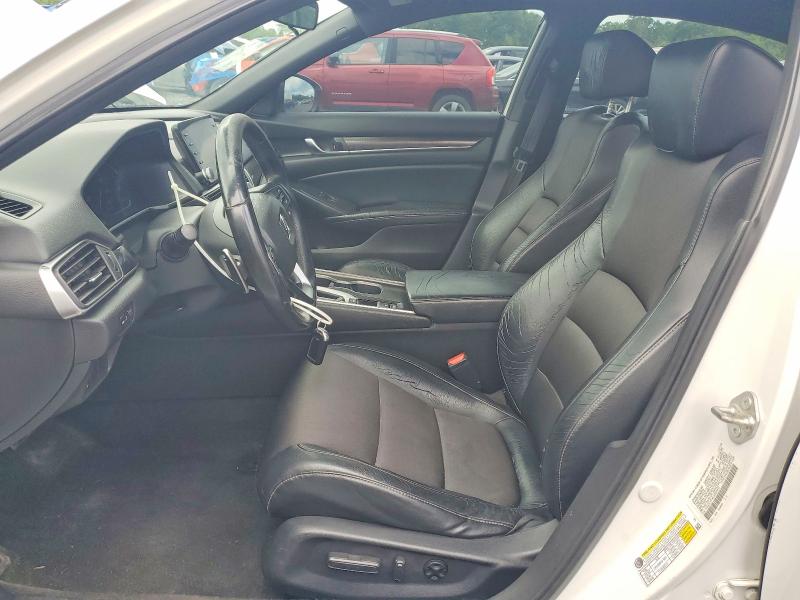 57203656 :رقم المزاد ، 1HGCV1F35JA085470 vin ، 2018 Honda Accord مزاد بيع