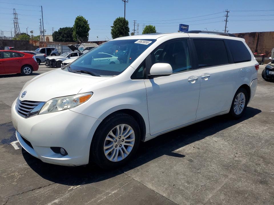 2015 Toyota Sienna მანქანა იყიდება აუქციონზე, vin: 5TDYK3DC9FS541444, აუქციონის ნომერი: 58628086