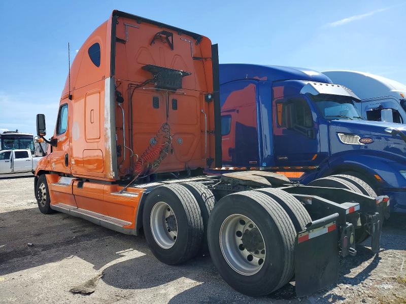 55963526 :رقم المزاد ، 1FUJGLDR8CLBR2048 vin ، 2012 Freightliner Cascadia 125 مزاد بيع