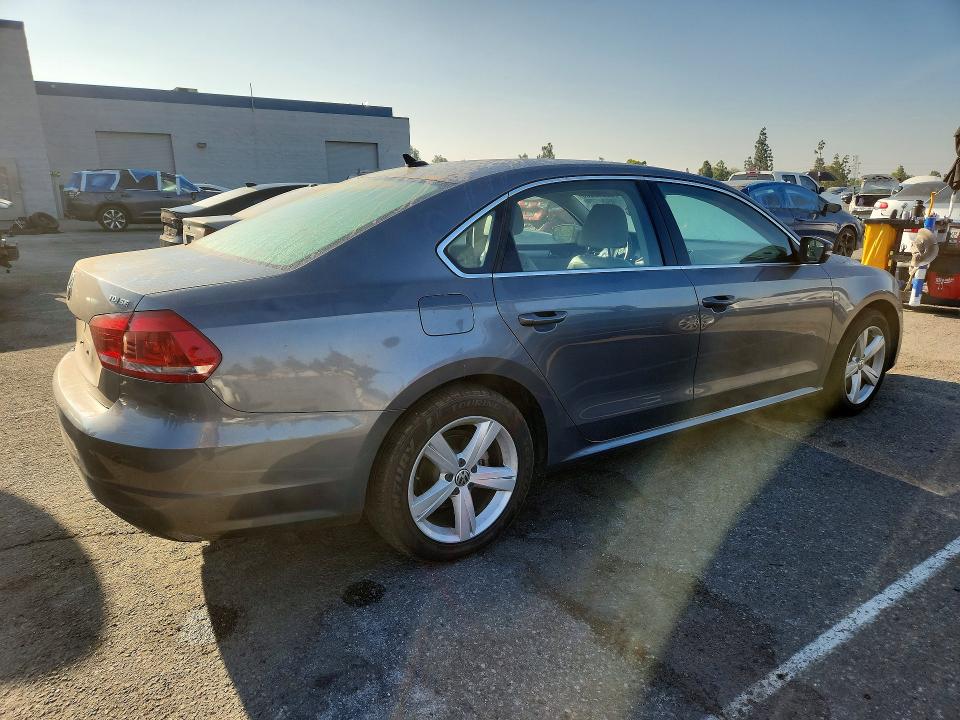 58240606 :رقم المزاد ، 1VWBN7A37DC030111 vin ، 2013 Volkswagen Passat مزاد بيع