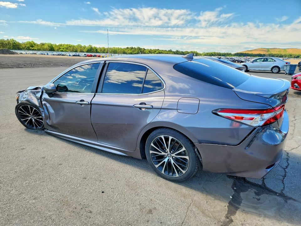 57492246 :رقم المزاد ، 4T1B11HK0KU216598 vin ، 2019 Toyota Camry مزاد بيع