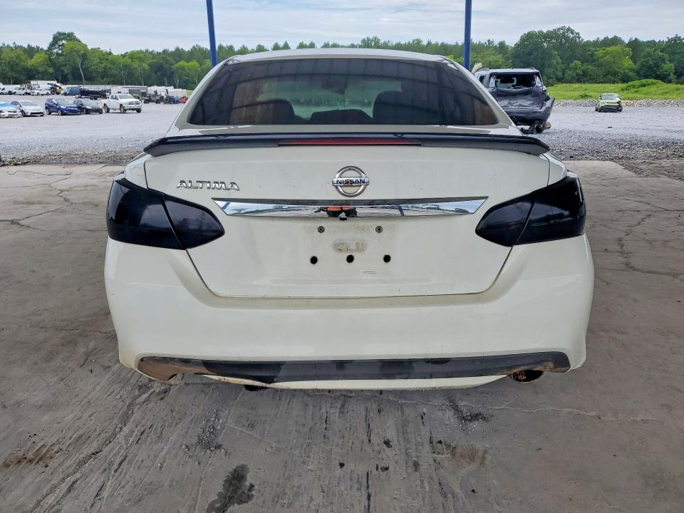 2018 Nissan Altima მანქანა იყიდება აუქციონზე, vin: 1N4AL3AP8JC233607, აუქციონის ნომერი: 57188066