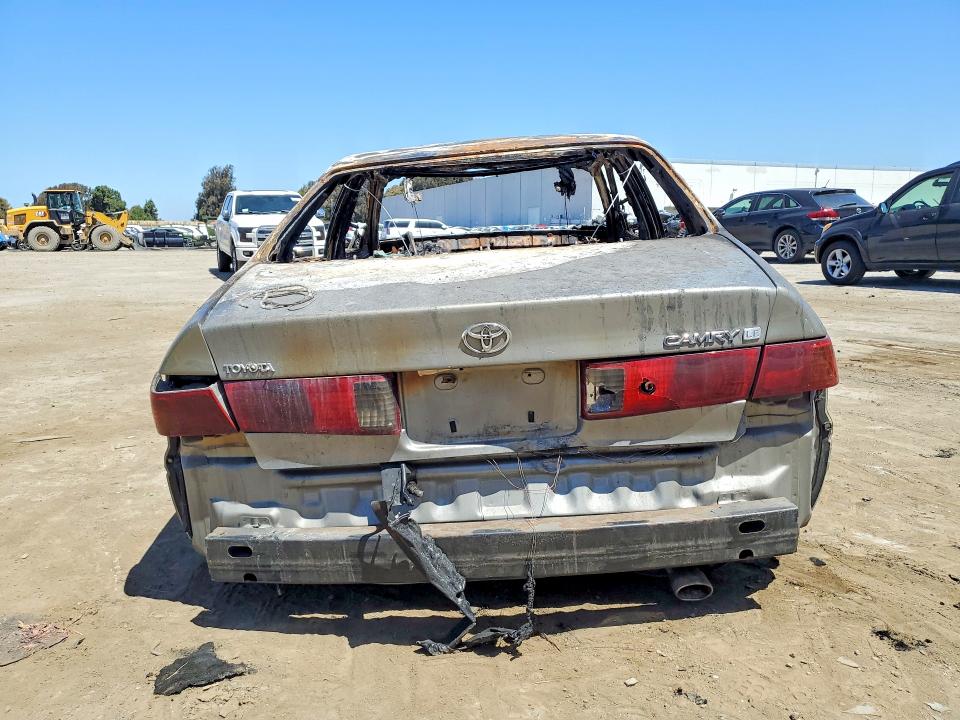 56148016 :رقم المزاد ، JT2BG22K410576747 vin ، 2001 Toyota Camry مزاد بيع