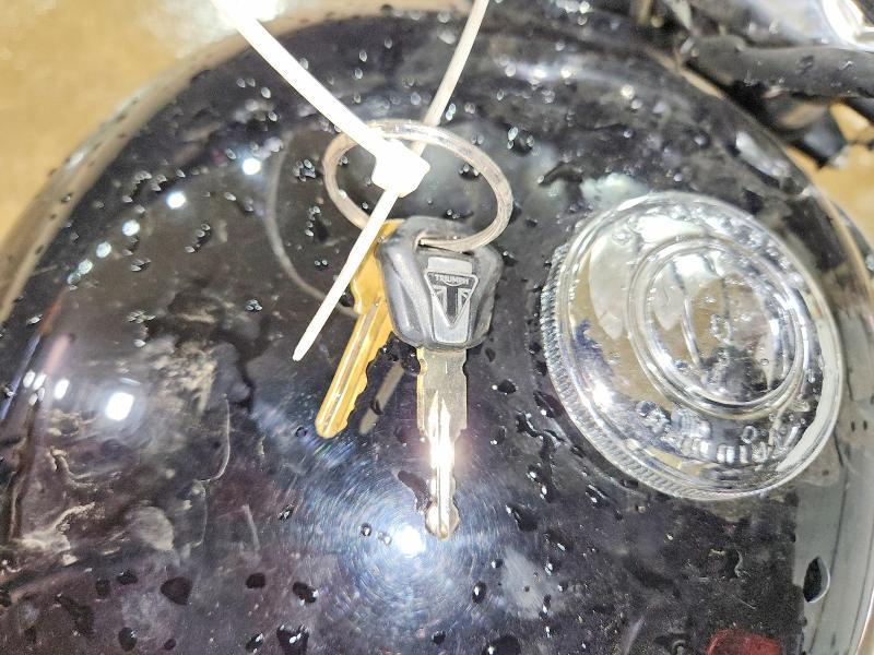 58486086 :رقم المزاد ، SMTD46HLXJT874560 vin ، 2018 Triumph Motorcycle Bonneville مزاد بيع