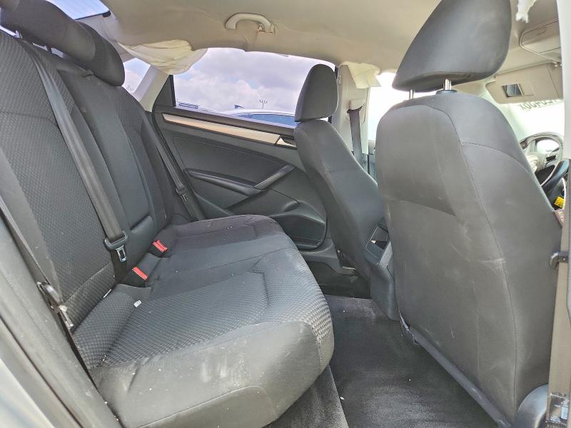 56123436 :رقم المزاد ، 1VWAT7A39FC045388 vin ، 2015 Volkswagen Passat مزاد بيع