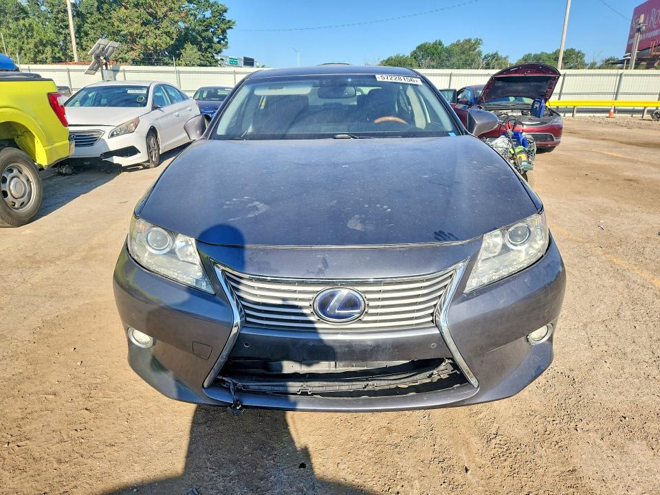57228156 :رقم المزاد ، JTHBW1GG4D2010720 vin ، 2013 Lexus Es مزاد بيع