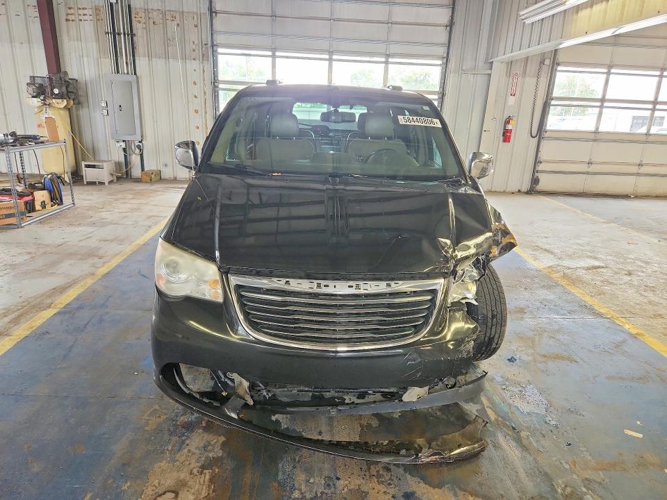 58440806 :رقم المزاد ، 2A4RR6DG0BR500234 vin ، 2011 Chrysler Town & Country مزاد بيع