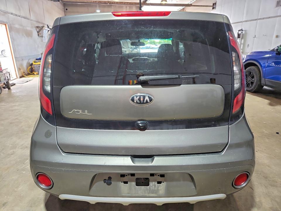 2017 Kia Soul მანქანა იყიდება აუქციონზე, vin: KNDJP3A59H7423688, აუქციონის ნომერი: 57394126