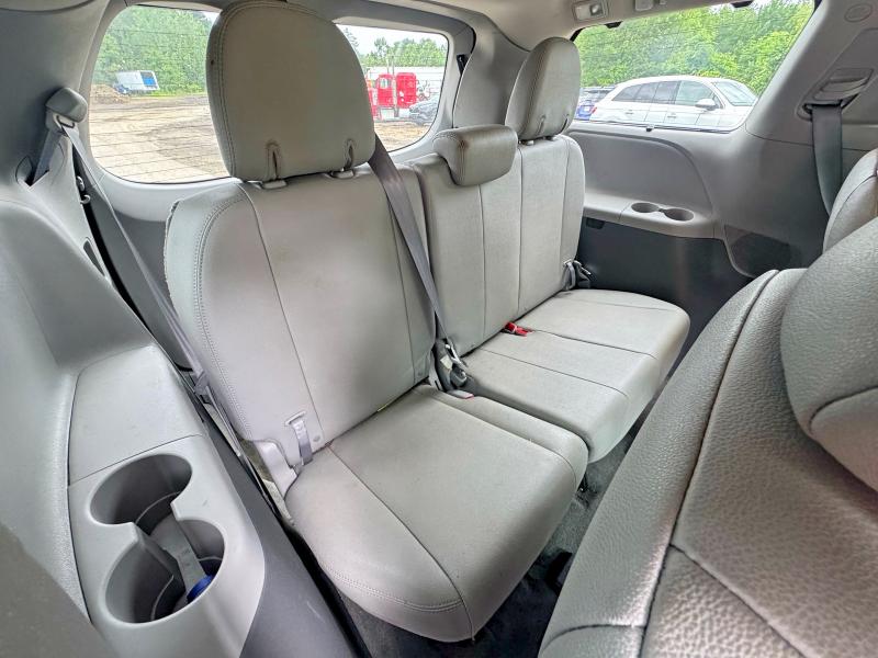 58819886 :رقم المزاد ، 5TDDZ3DC2HS167093 vin ، 2017 Toyota Sienna مزاد بيع