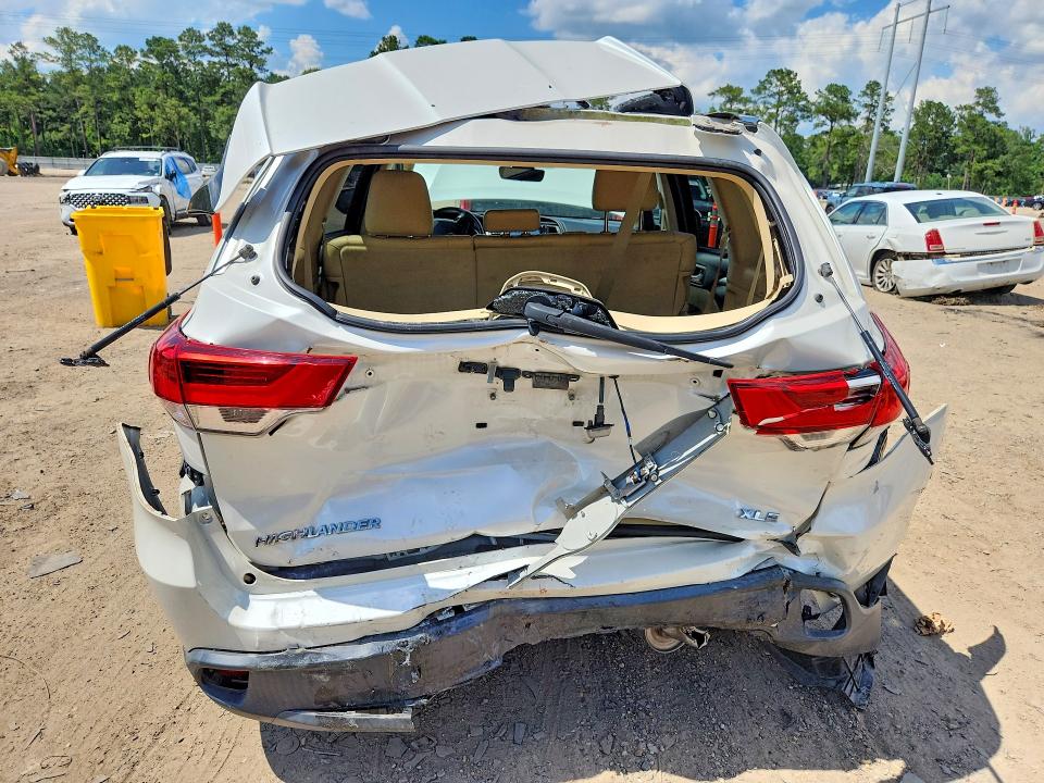 Продажа на аукционе авто 2019 Toyota Highlander, vin: 5TDKZRFH7KS568164, номер лота: 56136076