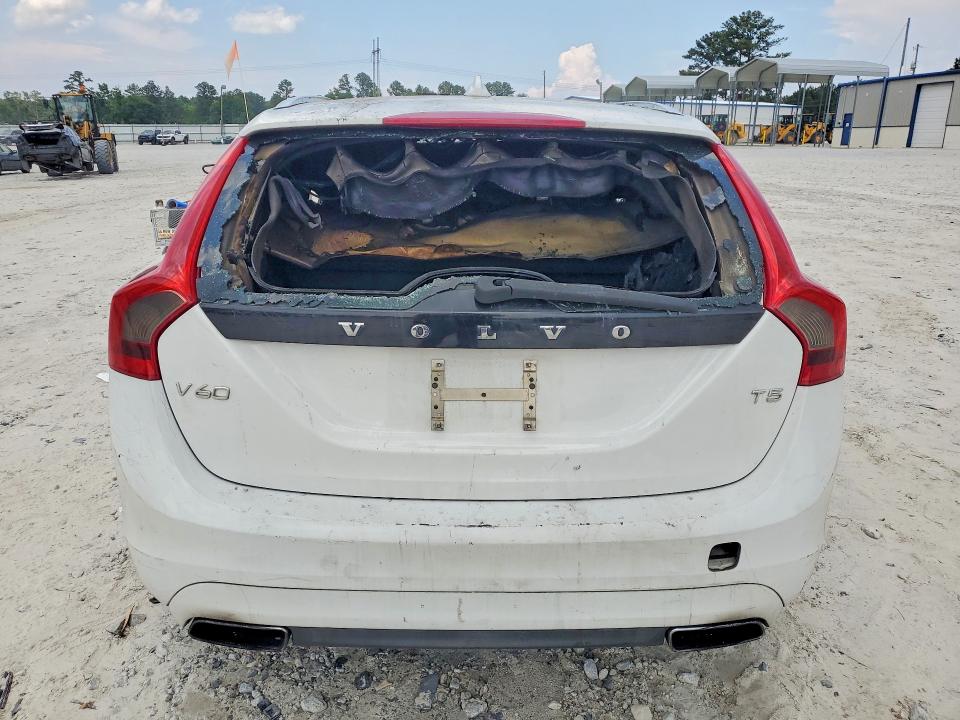 56993246 :رقم المزاد ، YV126MEB7F1200752 vin ، 2015 Volvo V60 مزاد بيع