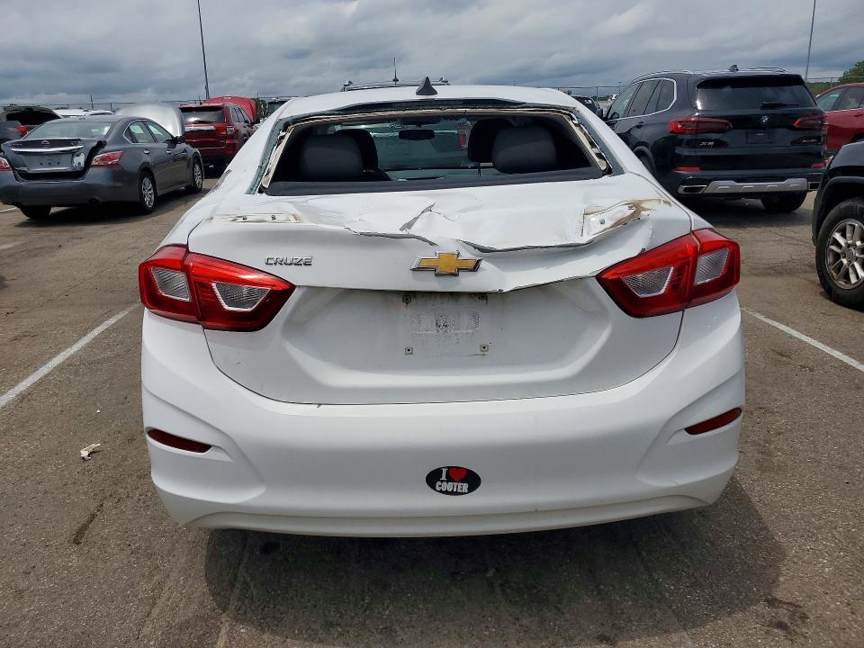 58123026 :رقم المزاد ، 1G1BA5SMXH7134576 vin ، 2017 Chevrolet Cruze مزاد بيع