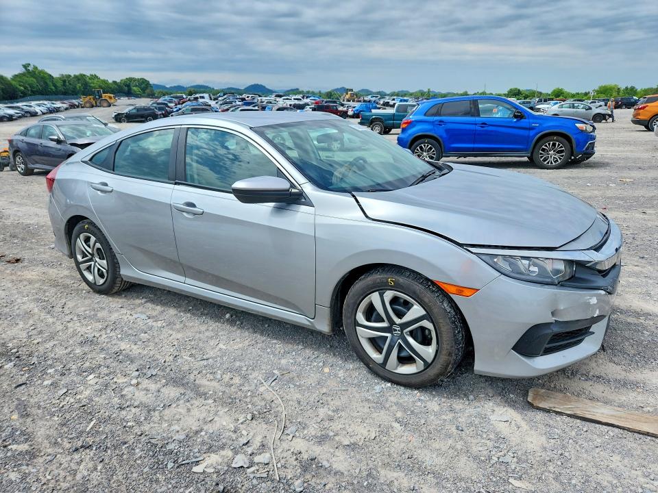 55881816 :رقم المزاد ، 19XFC2F50JE020516 vin ، 2018 Honda Civic مزاد بيع