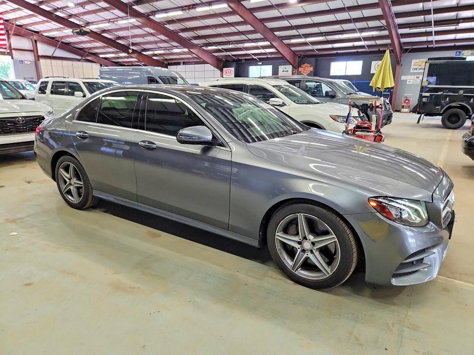 56952696 :رقم المزاد ، WDDZF4KB9HA030976 vin ، 2017 Mercedes-benz E مزاد بيع