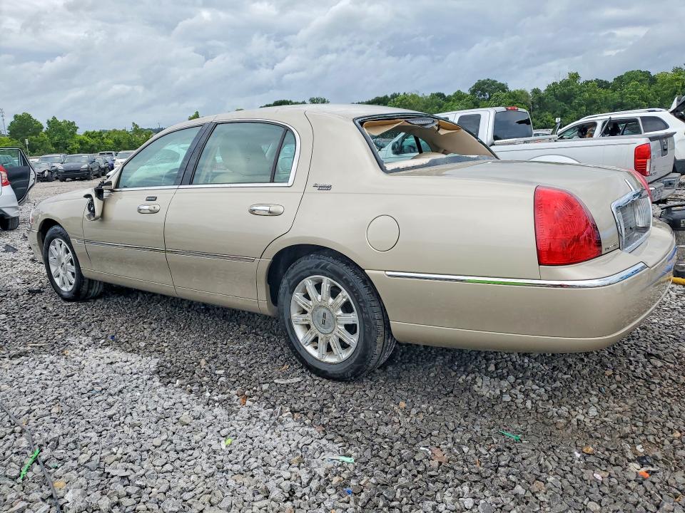 57831496 :رقم المزاد ، 2LNBL8CV7BX754860 vin ، 2011 Lincoln Town Car مزاد بيع