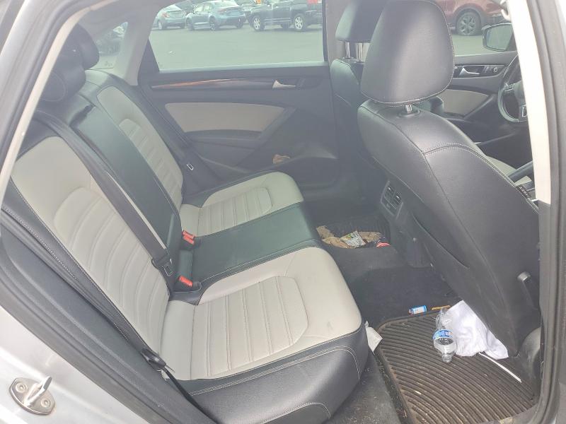 57700676 :رقم المزاد ، 1VWBT7A30FC098467 vin ، 2015 Volkswagen Passat مزاد بيع