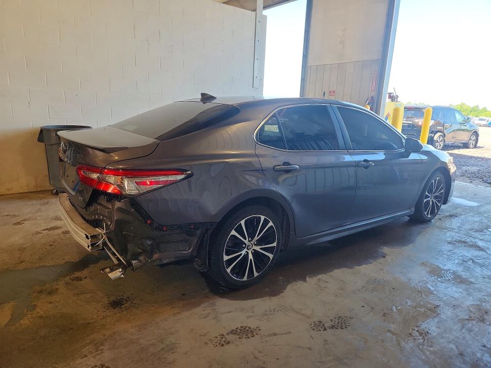 55493406 :رقم المزاد ، 4T1B11HK6KU766310 vin ، 2019 Toyota Camry مزاد بيع