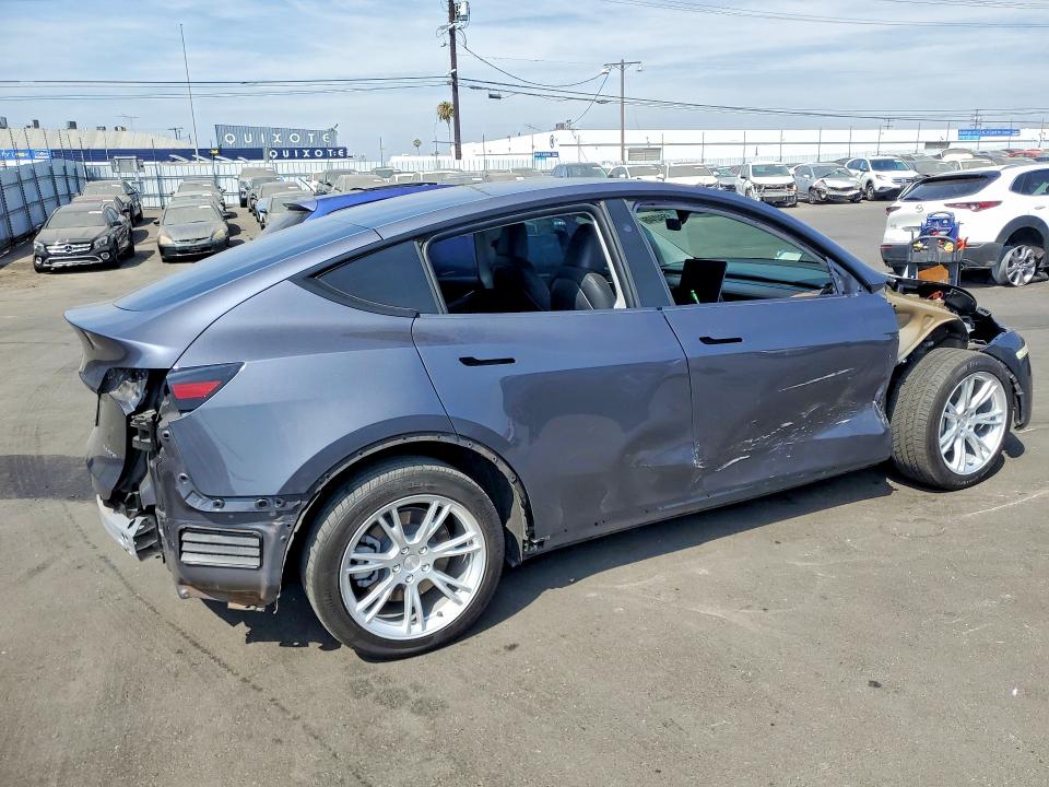 55642446 :رقم المزاد ، 7SAYGDEEXPF912756 vin ، 2023 Tesla Model Y مزاد بيع