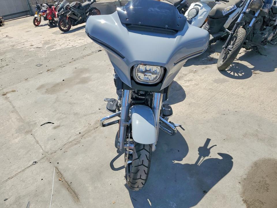 55178256 :رقم المزاد ، 1HD1KB724SB643278 vin ، 2025 Harley Davidson Flhx مزاد بيع