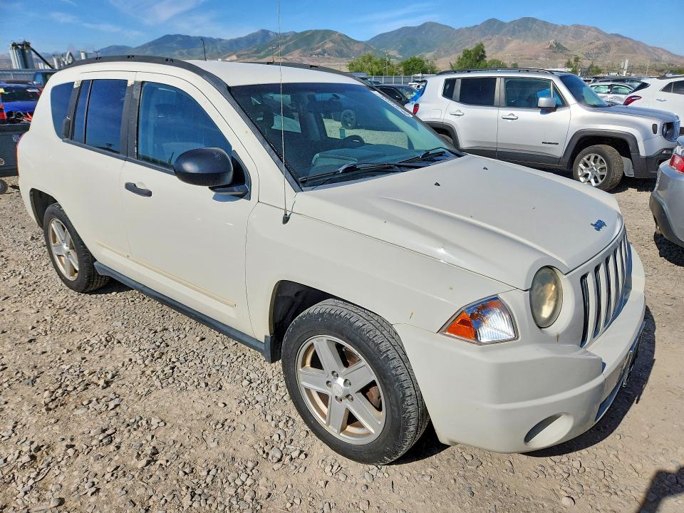 55913246 :رقم المزاد ، 1J8FF47W27D427993 vin ، 2007 Jeep Compass مزاد بيع
