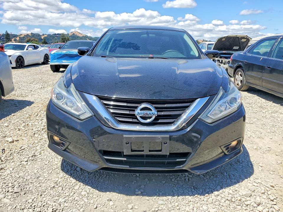 56721446 :رقم المزاد ، 1N4AL3AP3JC265574 vin ، 2018 Nissan Altima مزاد بيع