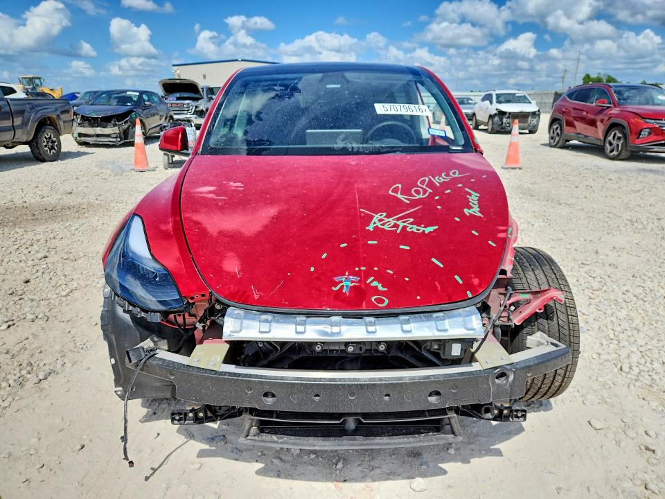 57079616 :رقم المزاد ، 7SAYGAEE6NF350835 vin ، 2022 Tesla Model Y مزاد بيع