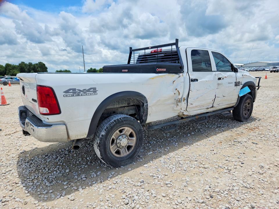56334896 :رقم المزاد ، 3C6UR5HL6JG222405 vin ، 2018 Ram 2500 مزاد بيع