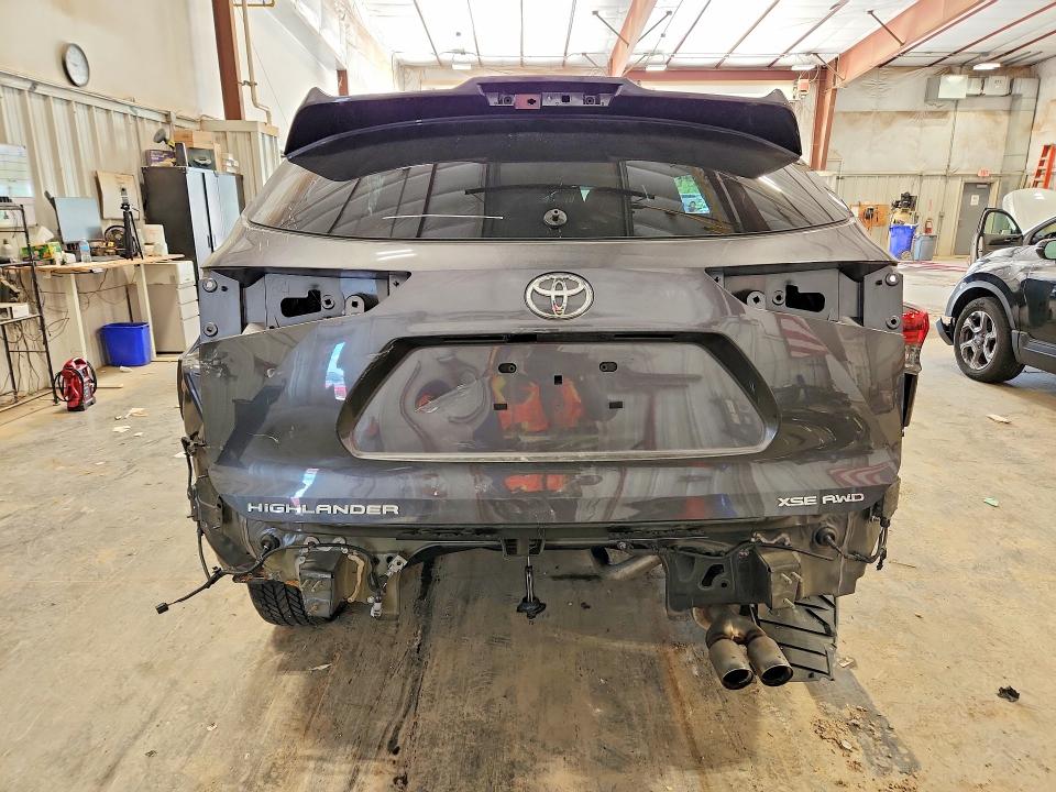 56815076 :رقم المزاد ، 5TDLZRBH7NS201697 vin ، 2022 Toyota Highlander مزاد بيع