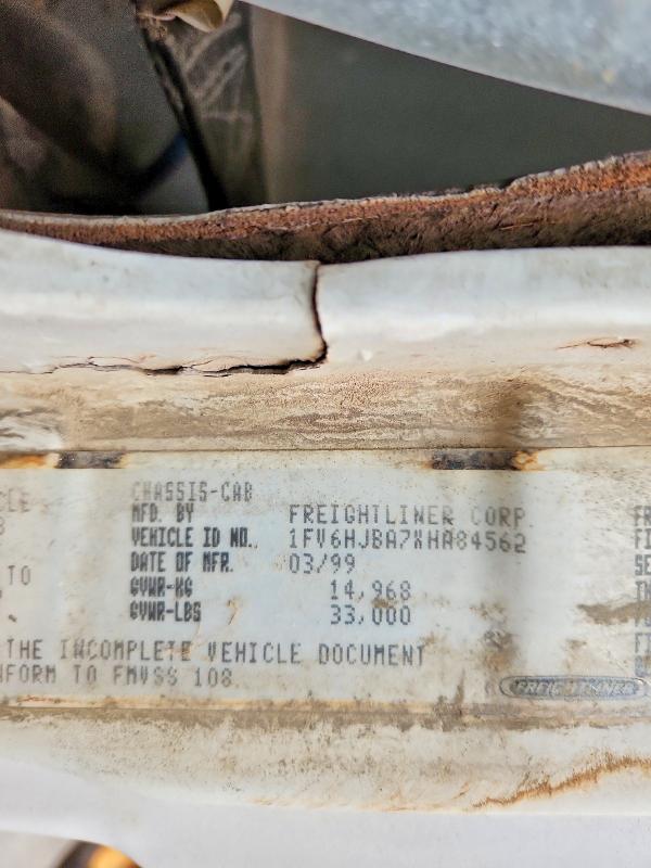 1999 Freightliner Fl70 მანქანა იყიდება აუქციონზე, vin: 1FV6HJBA7XHA84562, აუქციონის ნომერი: 55911906