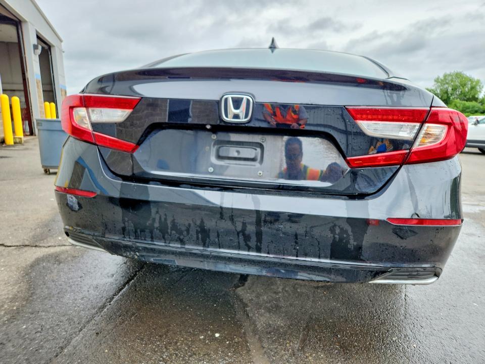 2018 Honda Accord მანქანა იყიდება აუქციონზე, vin: 1HGCV1F10JA084144, აუქციონის ნომერი: 57933486