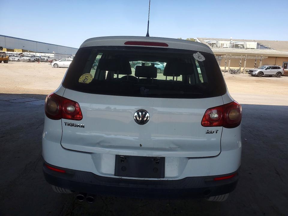 57956486 :رقم المزاد ، WVGAV7AX9AW001295 vin ، 2010 Volkswagen Tiguan مزاد بيع