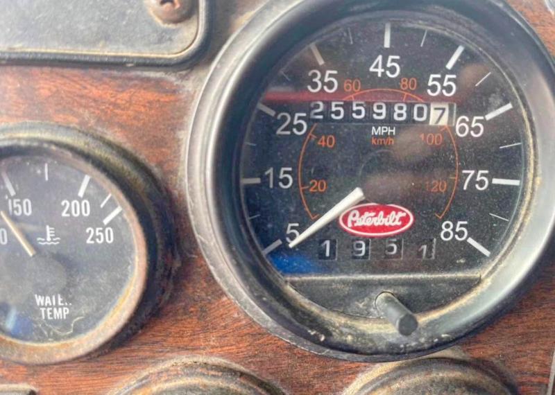 1993 Peterbilt 379 მანქანა იყიდება აუქციონზე, vin: 1XP5DB9X9PD322479, აუქციონის ნომერი: 56130966
