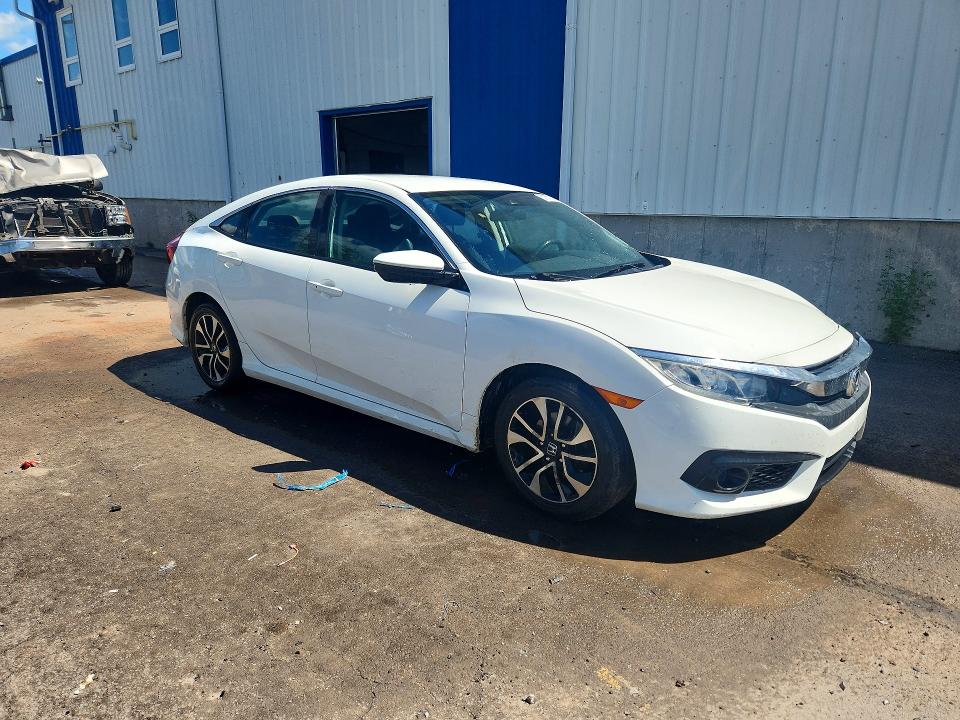 57672156 :رقم المزاد ، 2HGFC2F64JH029377 vin ، 2018 Honda Civic مزاد بيع