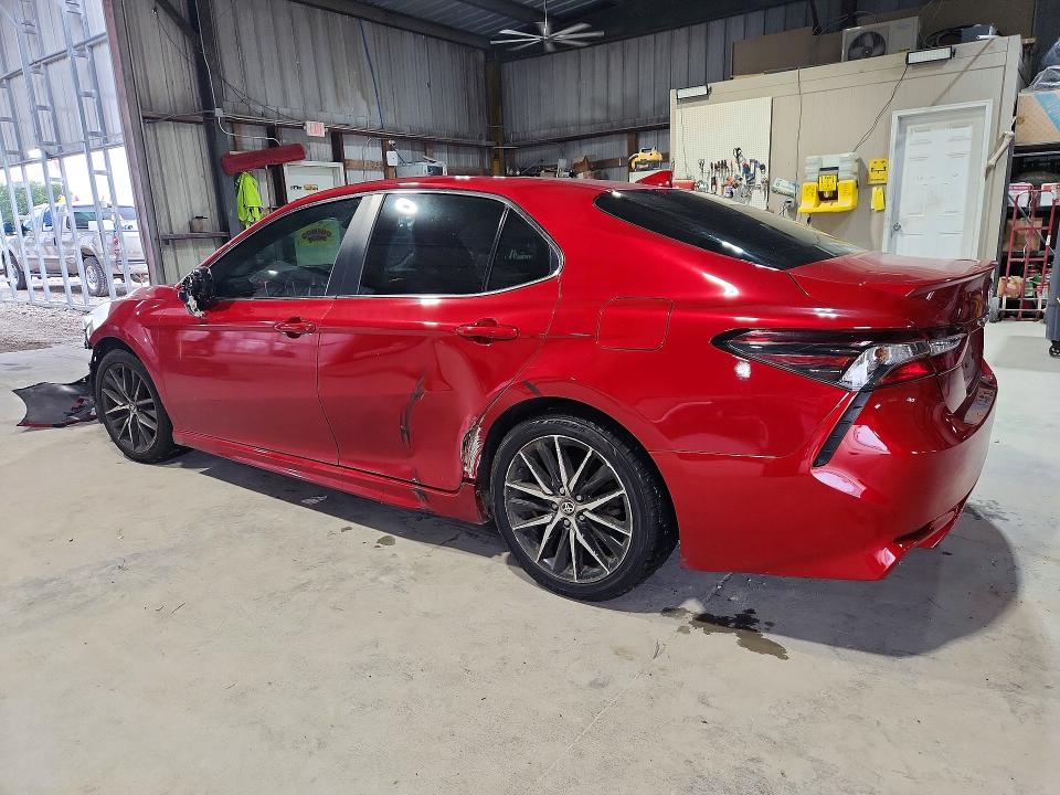 58548676 :رقم المزاد ، 4T1G11AK4NU003996 vin ، 2022 Toyota Camry مزاد بيع