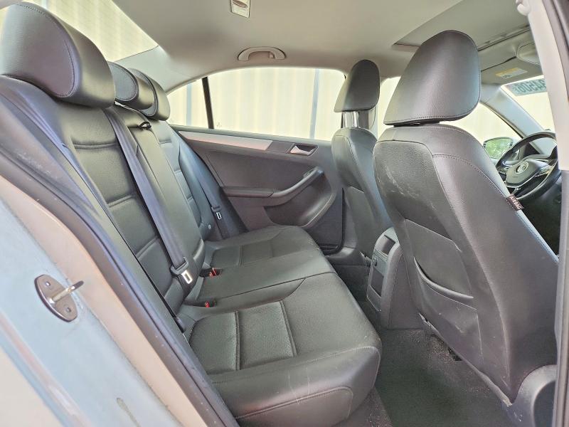 57434506 :رقم المزاد ، 3VWDB7AJ0HM270525 vin ، 2017 Volkswagen Jetta مزاد بيع
